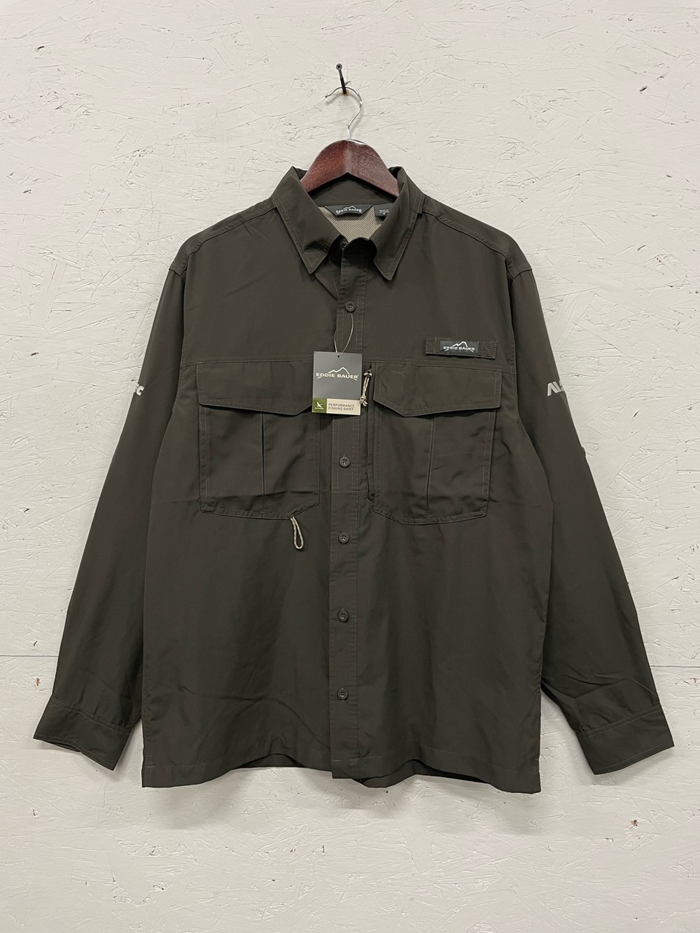 Eddie Bauer Performances Fishing Moisture Wicking Long Sleeve Shirt, Size M, NWT